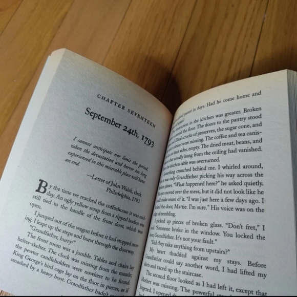 Paperback Books Set - Picture 7 of 7